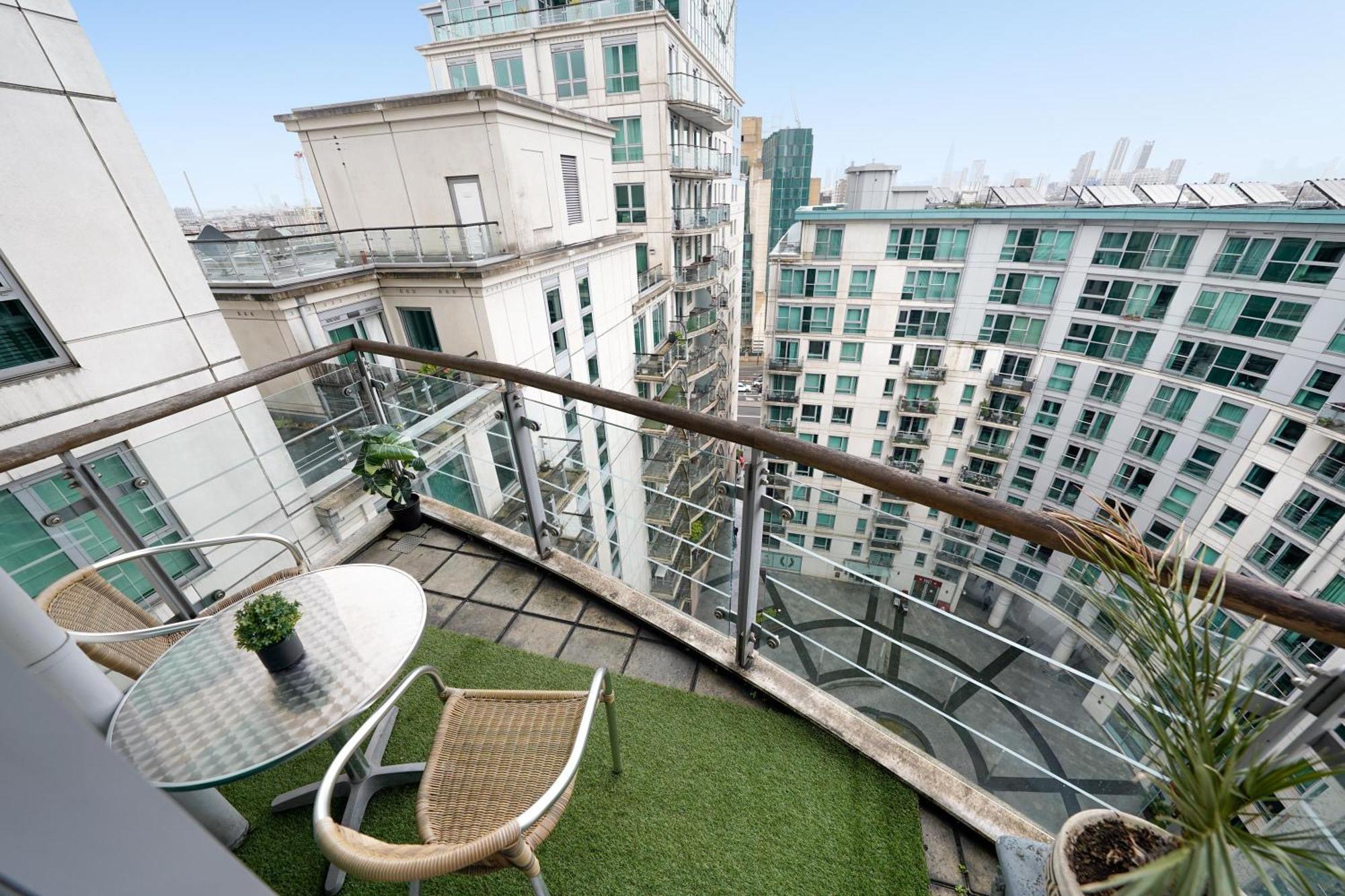 St George River Apartment London Exteriör bild